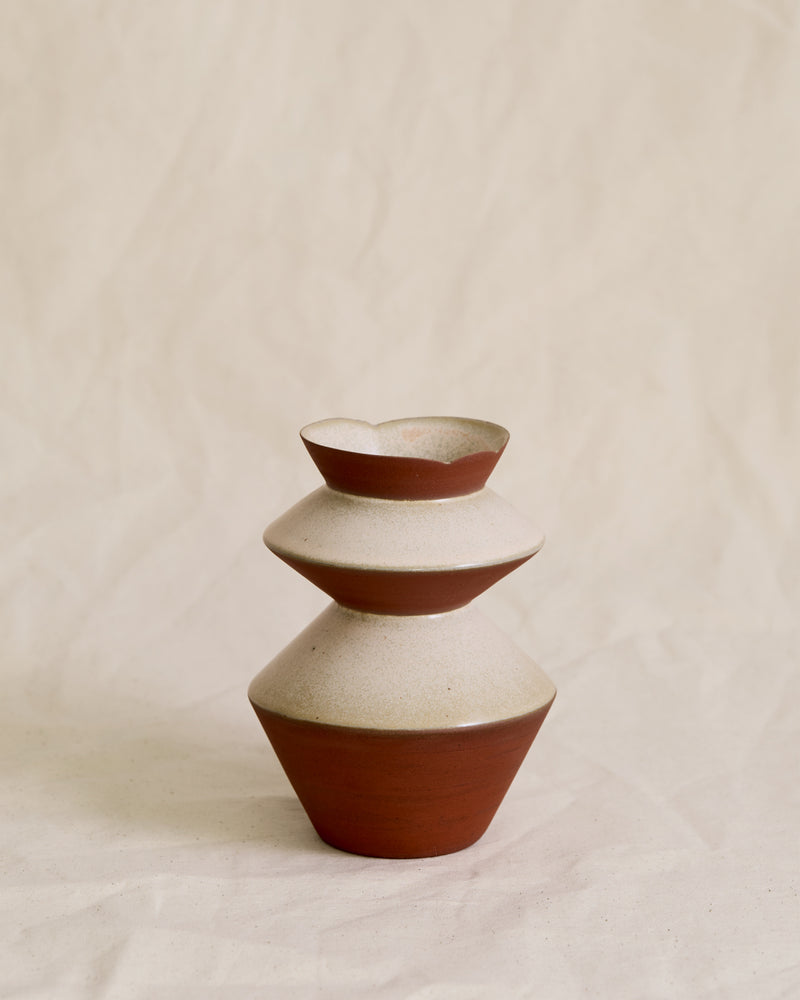 Flake Rim Vase Z6